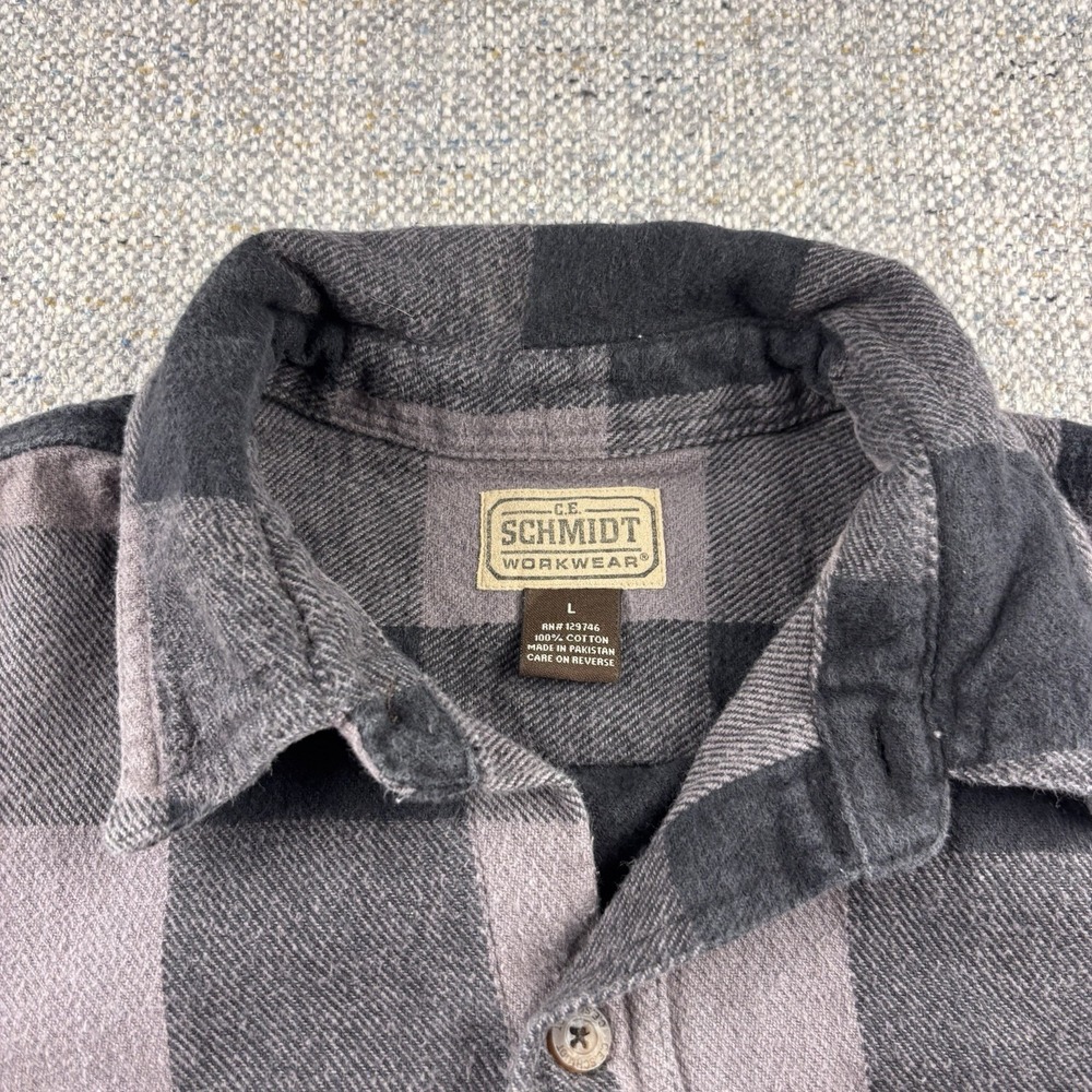 C.E. Schmidt Workwear Men's Large Gray Black Buffalo Plaid Flannel Shirt Heavy - Picture 2 of 5